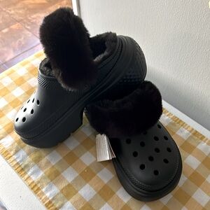 NWT Crocs lined stomp clog